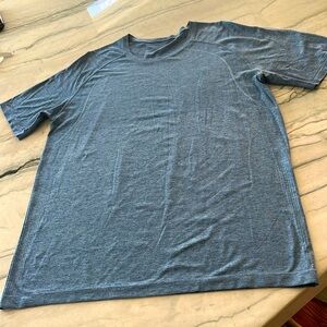 Lululemon training shirt in blue, XL